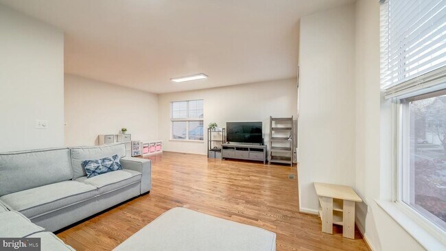 Building Photo - 43520 Laidlow St