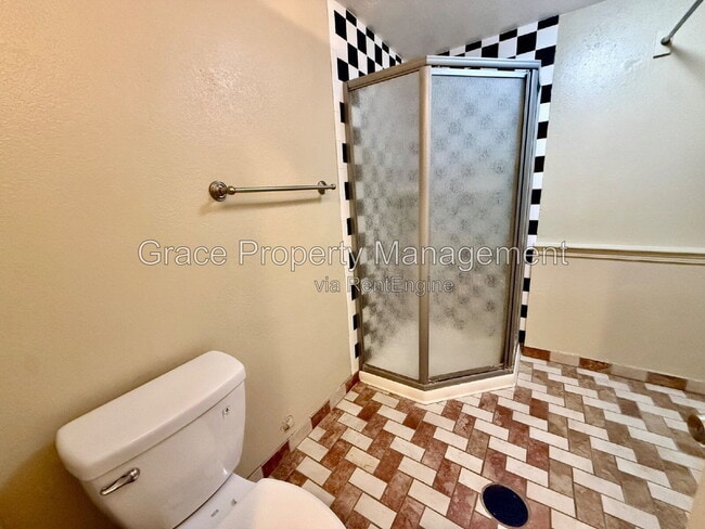 Building Photo - 405 S 28th Ln