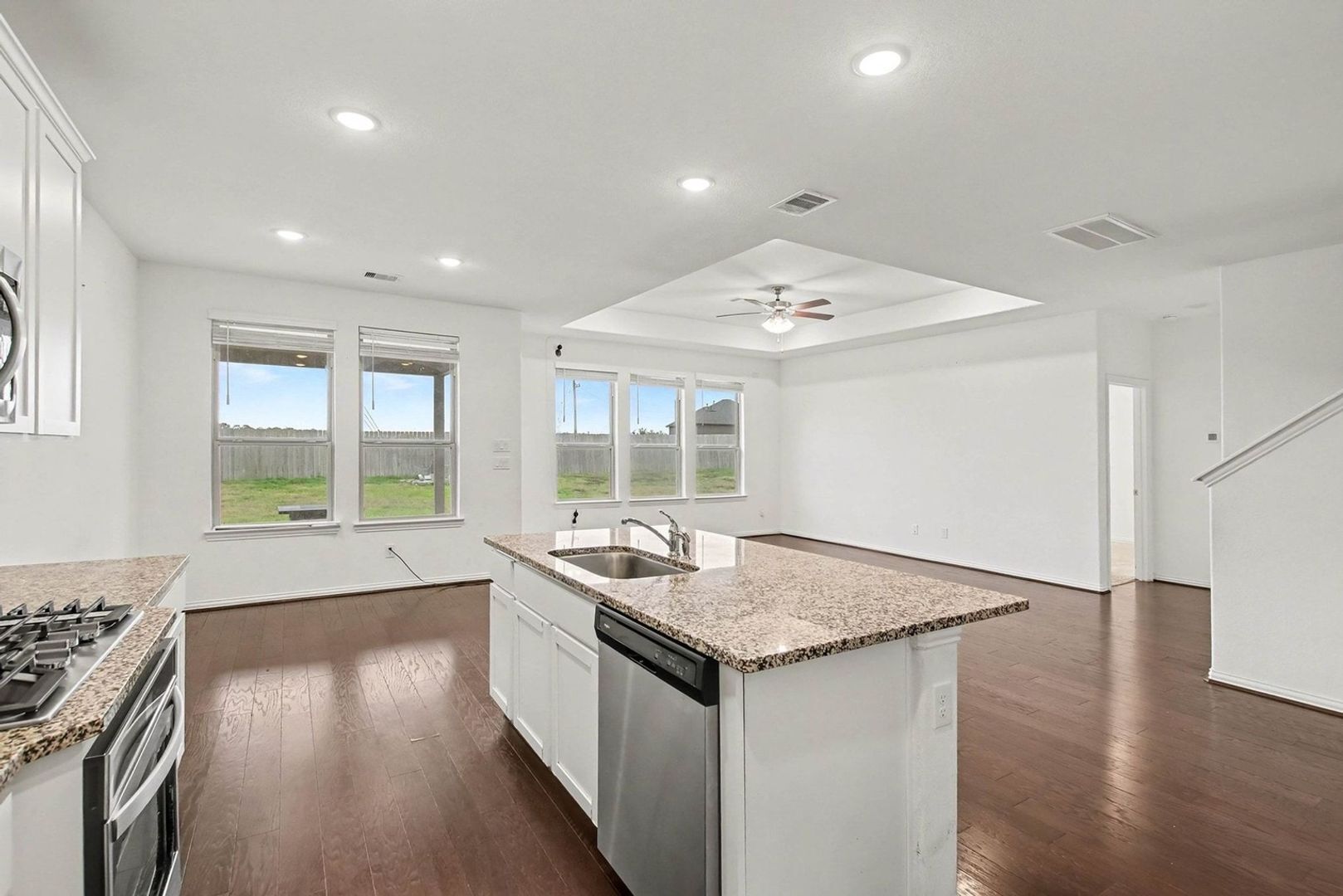 Building Photo - 8114 Royal Palm Ct