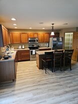 Building Photo - 4984 Service Dr
