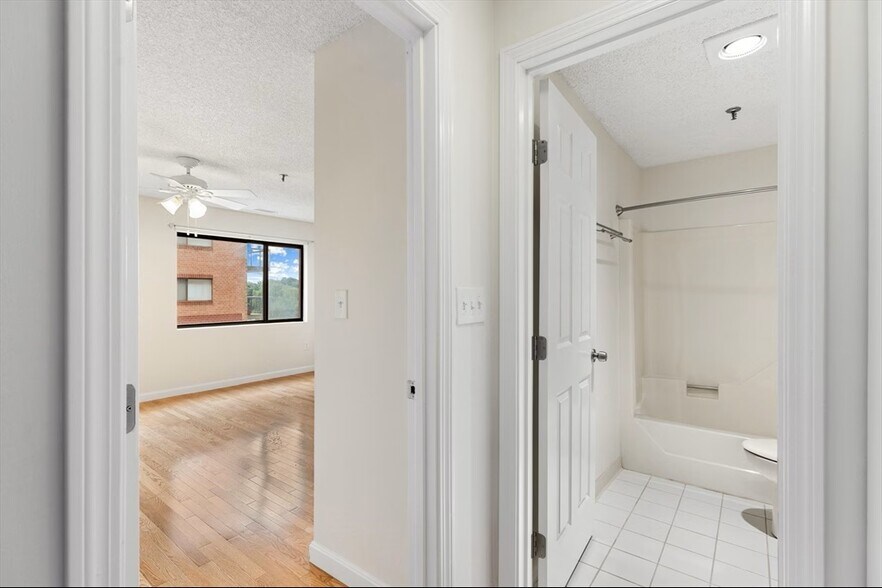 Building Photo - 3920 Mystic Valley Pky