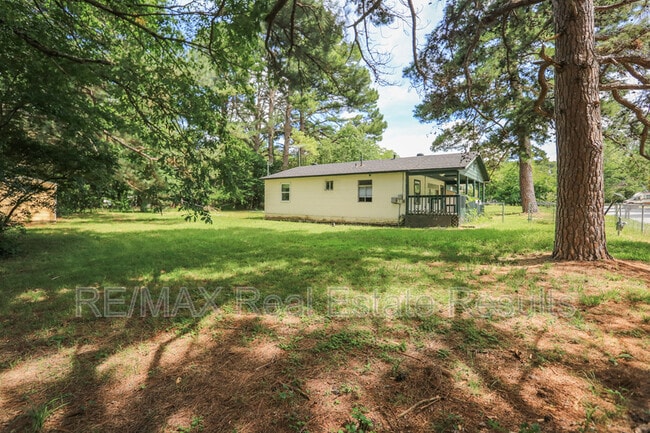 Building Photo - 1282 SE Farmers Dr