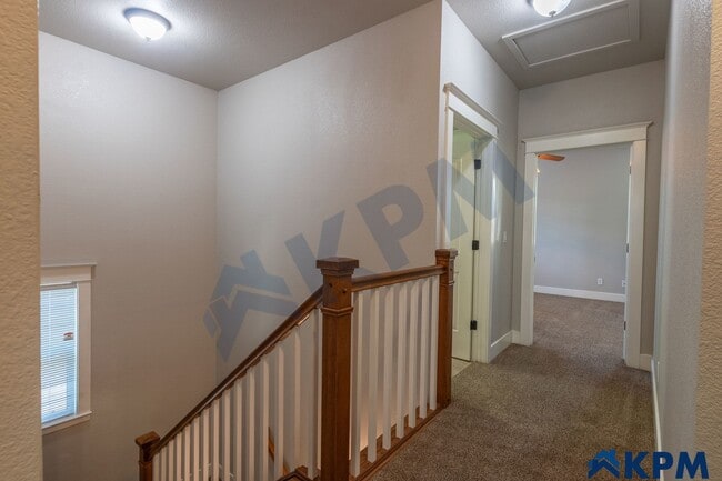 Building Photo - Updated 2-Story, 3 Bedroom 2.5 Bath Single...