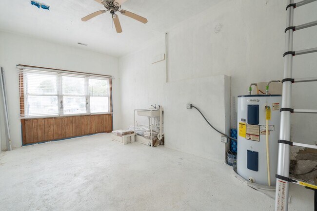 Building Photo - MOVE IN READY 3 Bedroom in Chesapeake!