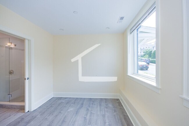 Building Photo - 10 Cufflin St