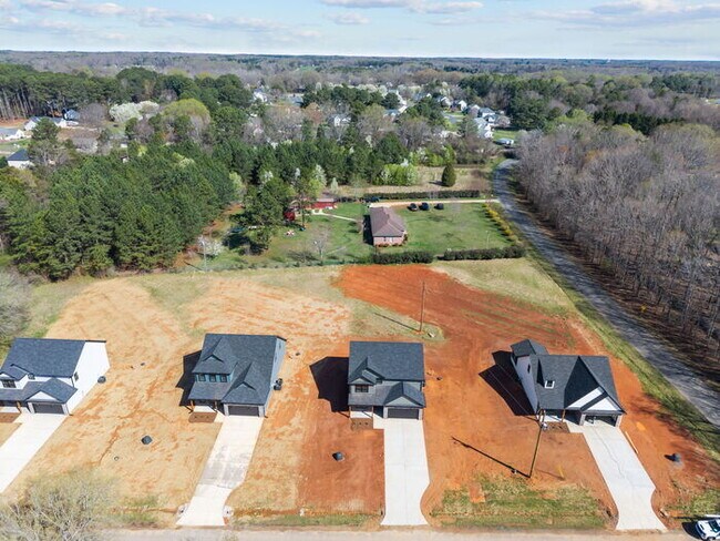 Building Photo - New Salisbury 4 bedroom 2.5 bathroom