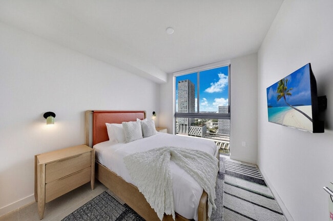 Building Photo - 698 N Miami Ave