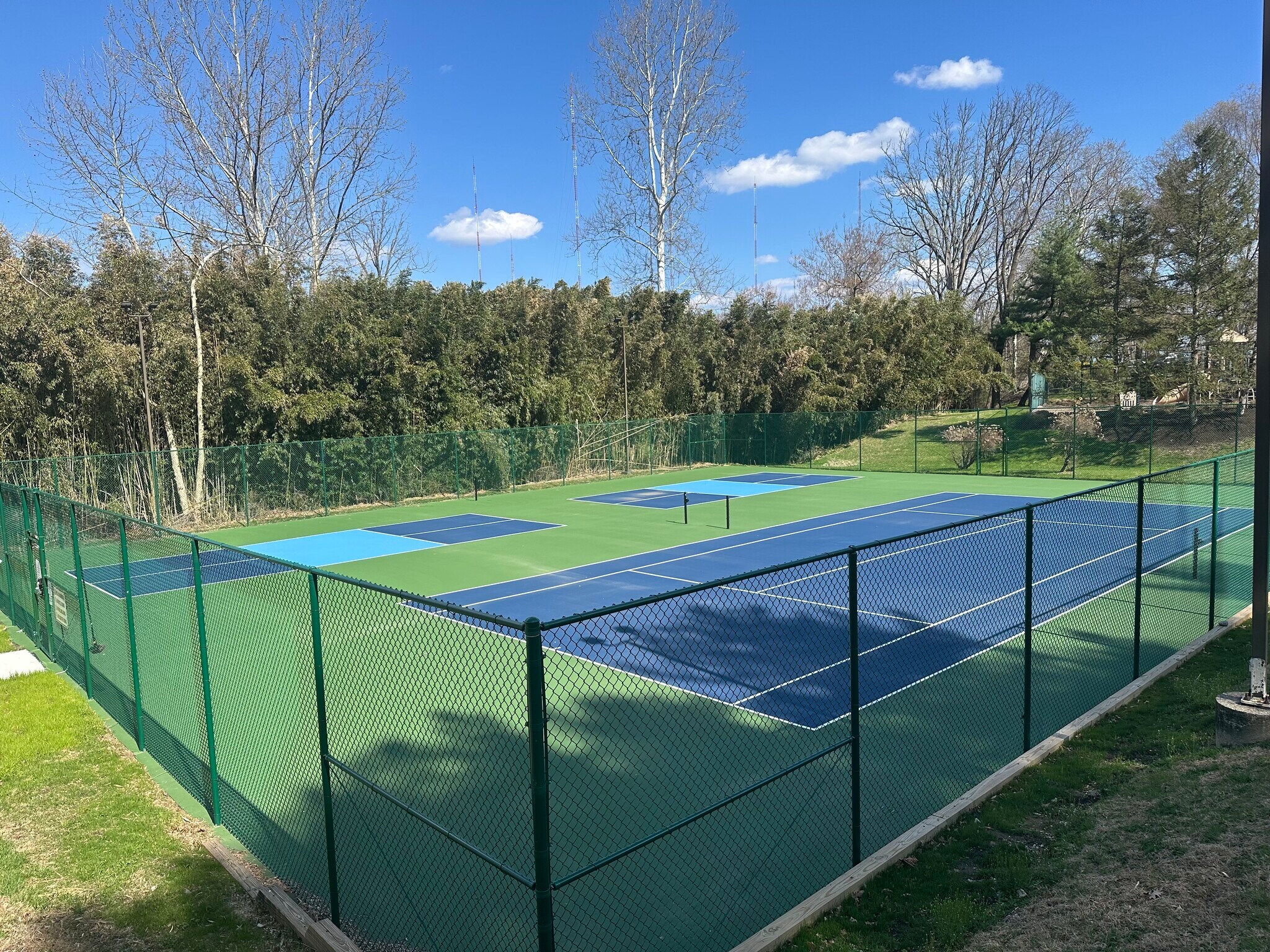 Building Photo - 1637 Oakwood Dr