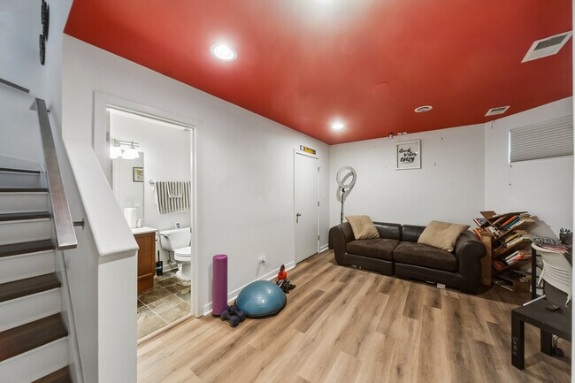 Building Photo - 3991 S Drexel Blvd