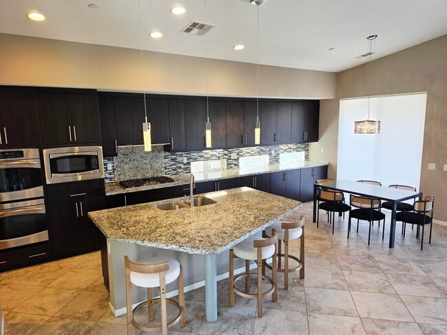 Building Photo - 4415 Vantage Ln