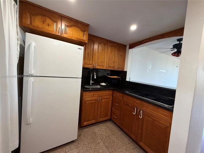 Building Photo - 2851 Leonard Dr