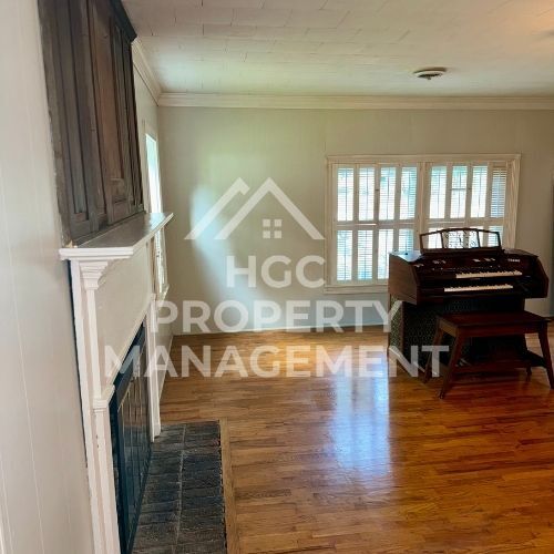 Building Photo - 209 Fairway Dr