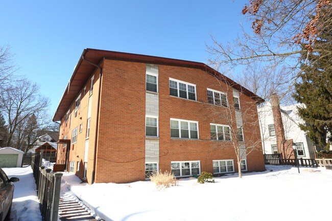 Building Photo - 1424 Golden Ave