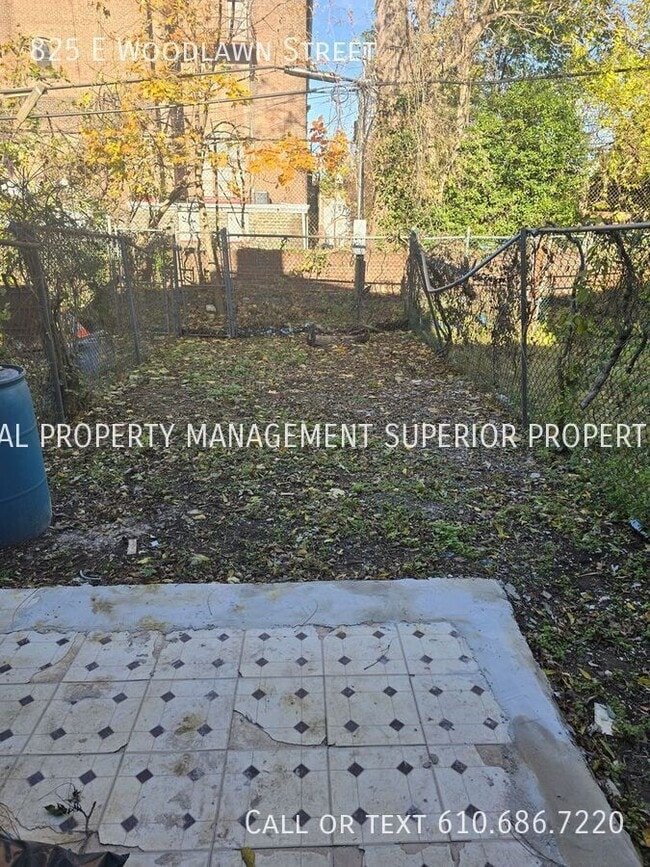 Building Photo - 825 E Woodlawn St