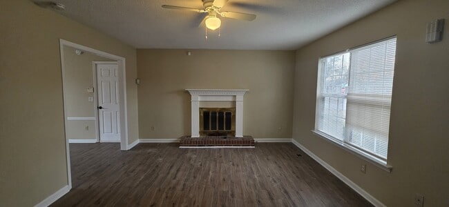 Building Photo - 2902 Meadowhill Dr