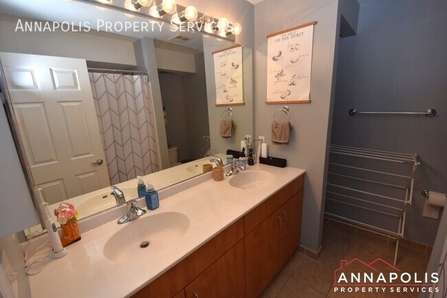 Building Photo - 1115 Primrose Ct