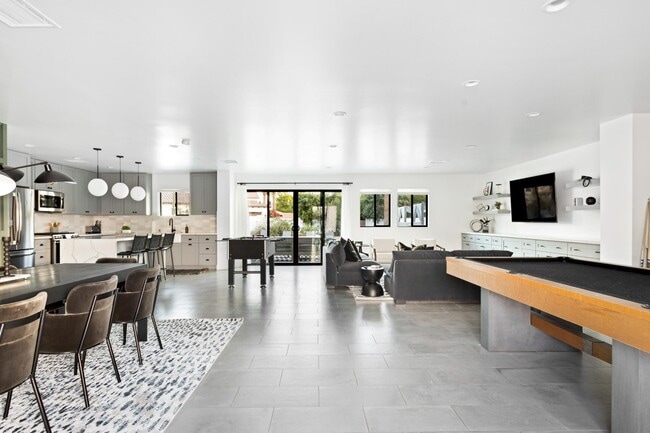 Building Photo - 4633 N 49th Pl