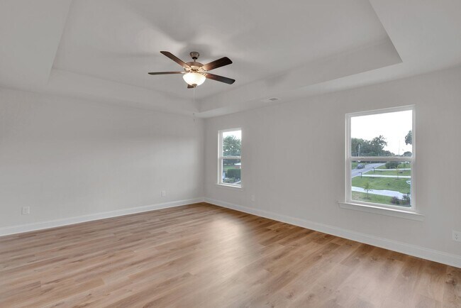 Building Photo - Beautiful 4BR 2.5BA Home w/ Full Appliance Kitchen • Garage Parking •