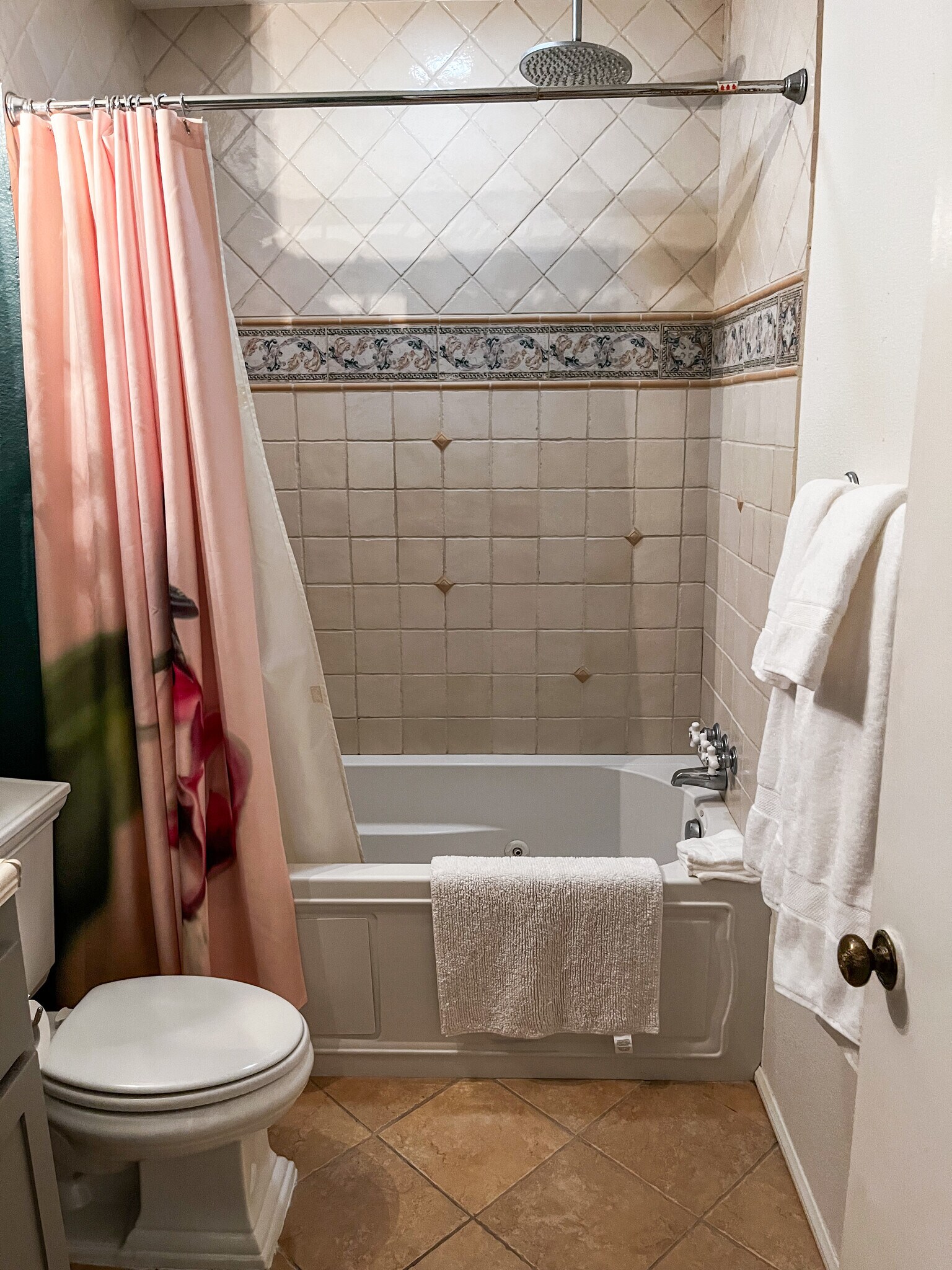 Building Photo - 700 Westmount Dr