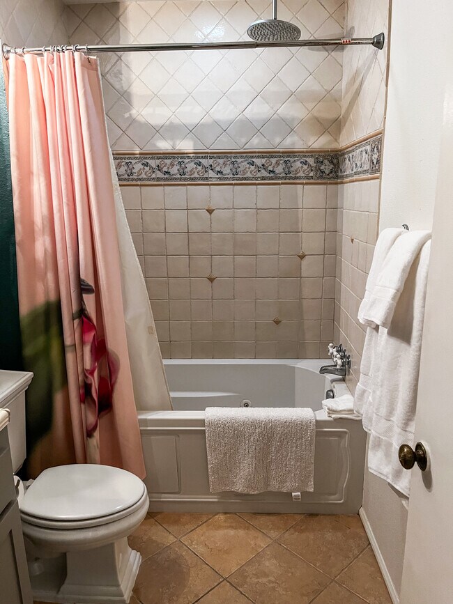 Building Photo - 700 Westmount Dr