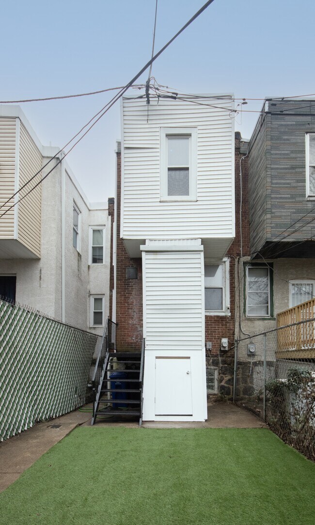 Building Photo - 5607 Springfield Ave