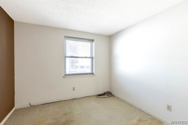 Building Photo - 319 King Peterson Rd