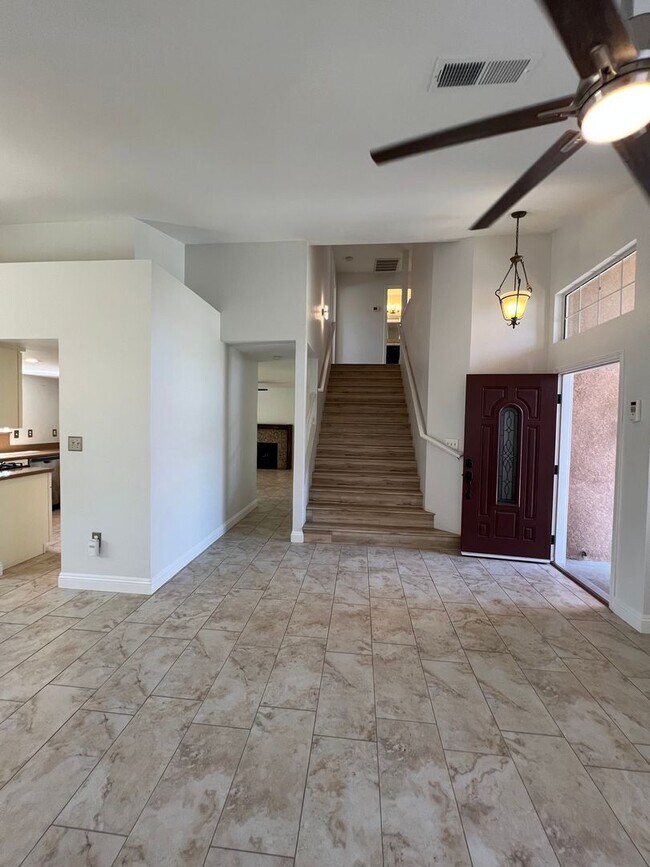 Building Photo - 7501 Canyon Clover Dr