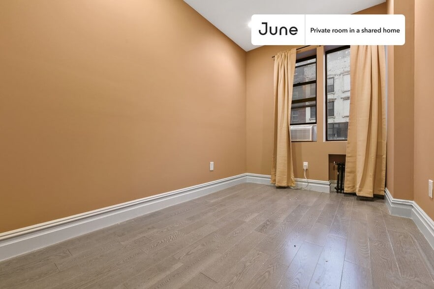 Building Photo - Private bedroom in 3 bed/2 bath Home