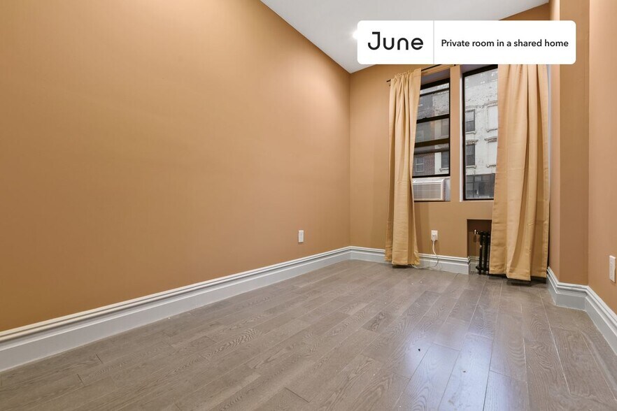 Building Photo - Private bedroom in 3 bed/2 bath Home