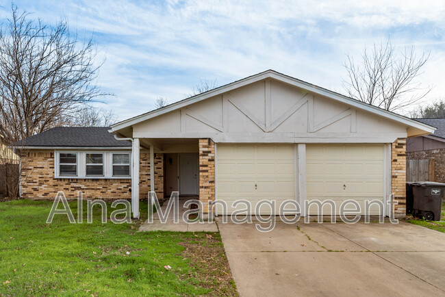 Building Photo - 5616 Twin Oaks Dr