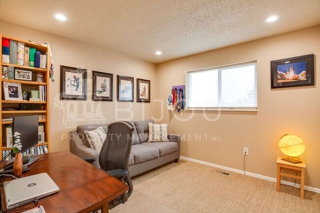 Building Photo - 355 Waco Ct