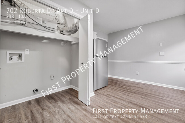 Building Photo - $400 Off A Month' Rent: 2Bed/1Bath Apartme...