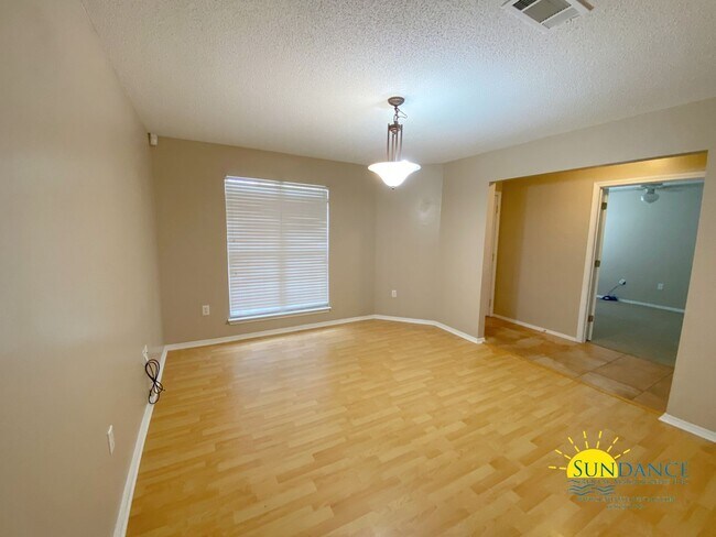 Building Photo - Beautiful 4 Bedroom Home with In-Ground Po...