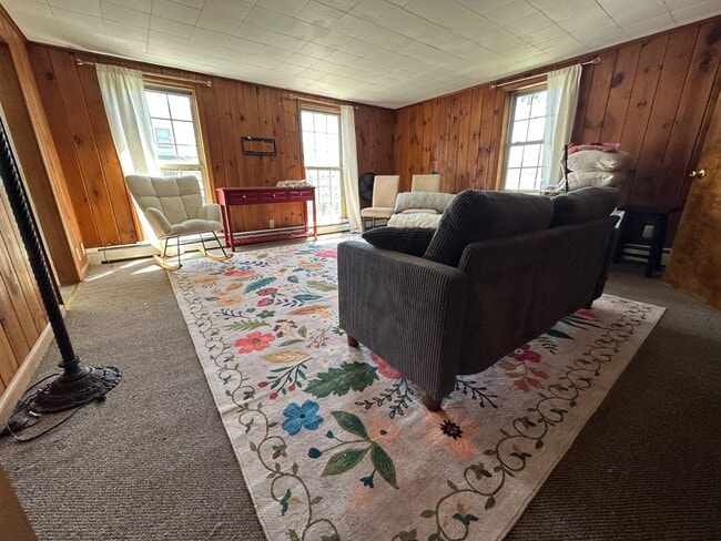 Building Photo - 27 Center St