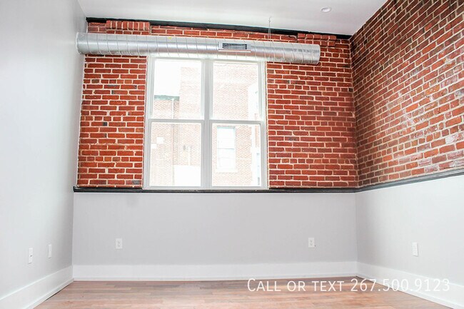 Building Photo - 1025 E Montgomery Ave