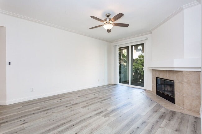 Building Photo - Corner condo in the highly desirable River Colony community!