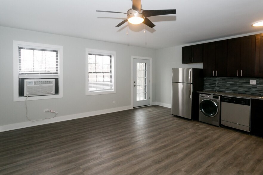 Building Photo - 735 Judson Ave