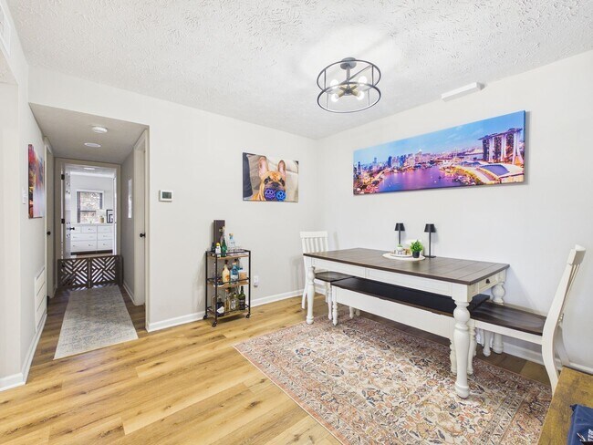 Building Photo - 1501 Bronwyn Rd