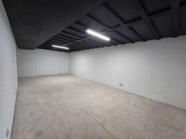 Building Photo - 1046 Cumberland Ct