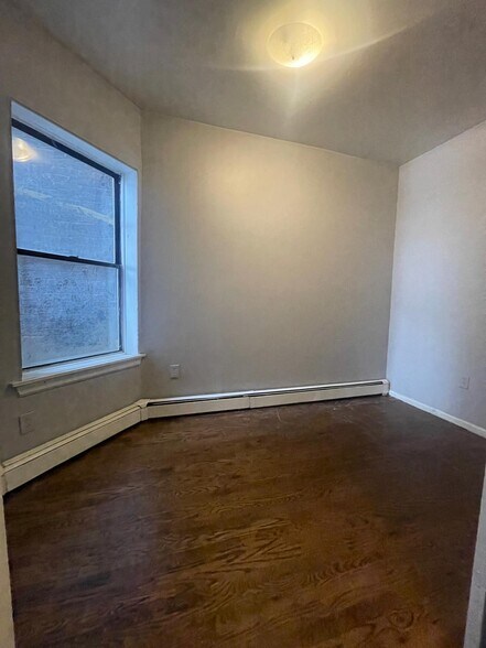 240 Bergen Ave 2L - 232 Bergen Ave