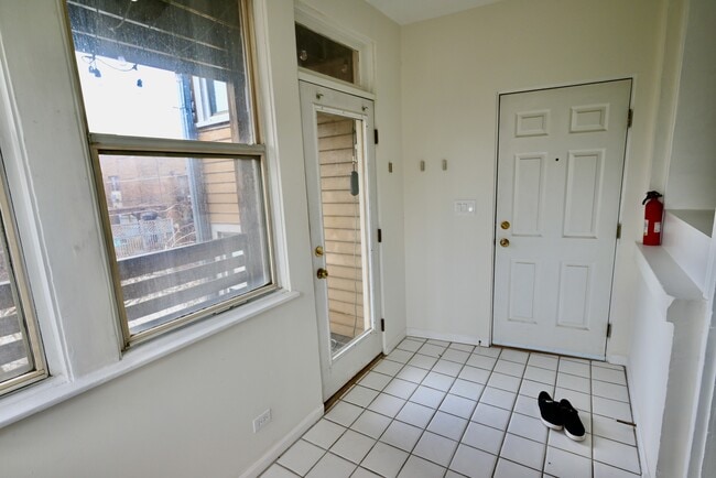 Building Photo - 1113 W Lill Ave