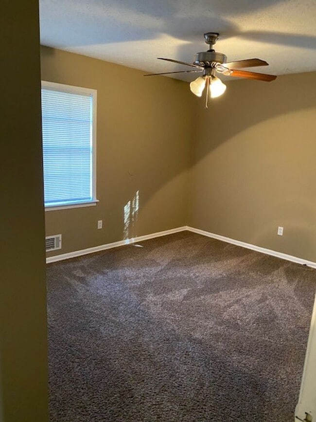 Building Photo - Wooded cul-de-sac lot! 4beds/1.5baths