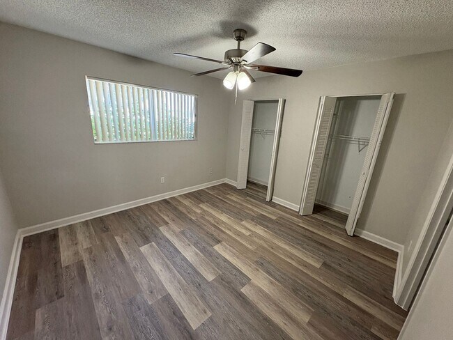 Building Photo - 3/2 Condo - Fully Renovated and Near Downt...
