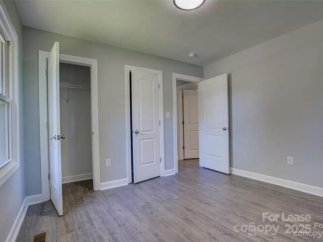 Building Photo - 1208 Fontana Ave