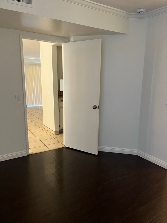 Building Photo - Spacious 2-Bedroom Condo on the First Floo...