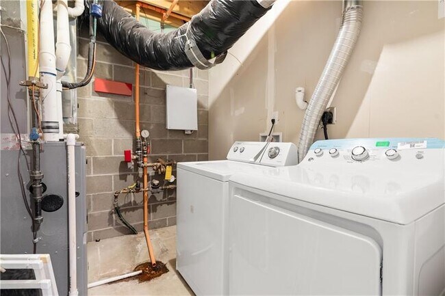 Building Photo - 204 Hounslow Rd