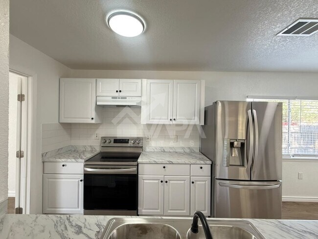 Building Photo - 2910 Lake Briar