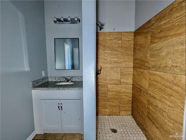 Building Photo - 7 2nd St