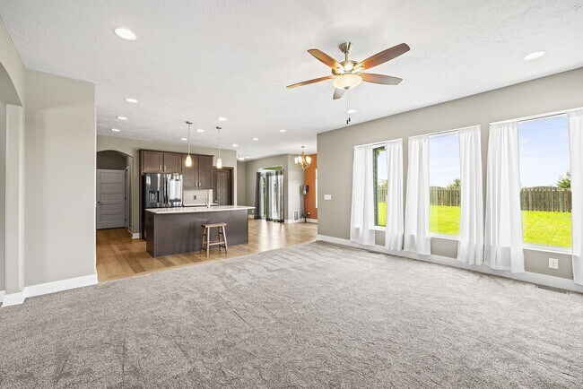 Building Photo - AVAILABLE NOW!