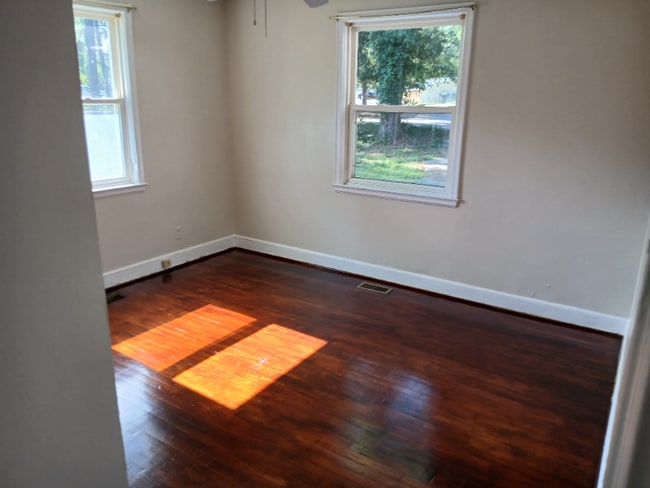 Building Photo - 109 Downing St